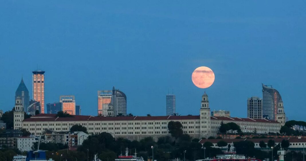 0_supermoon-in-istanbul